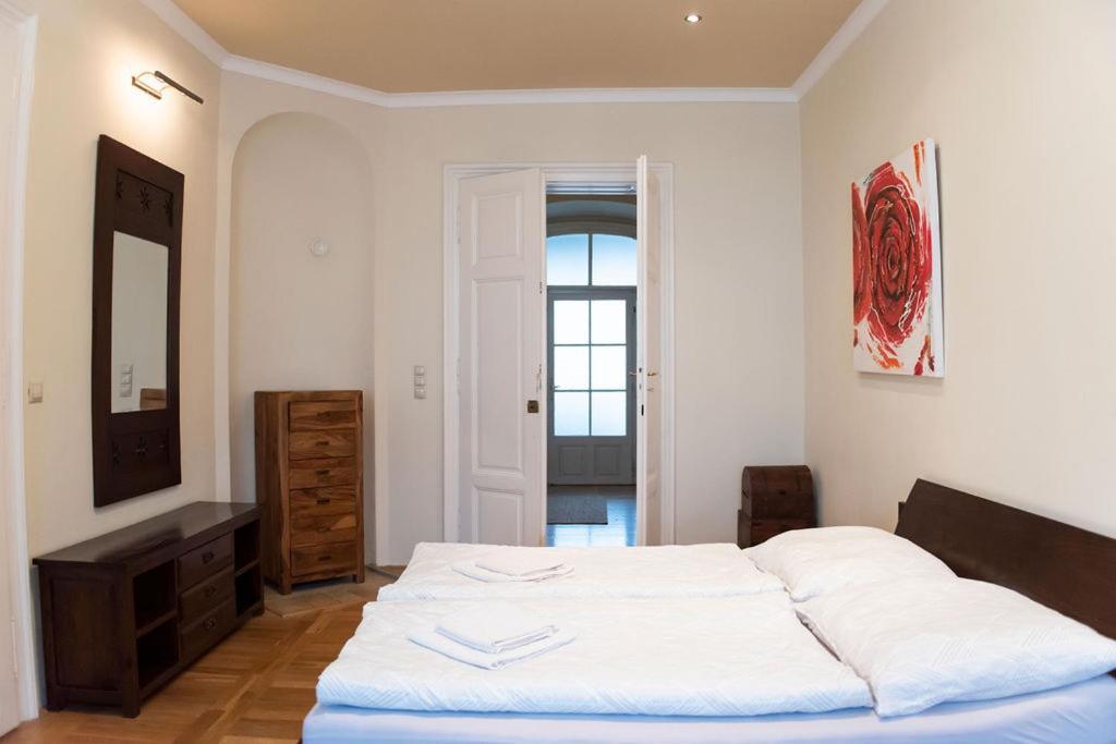 velký apartmán (145m2), v historickom centre Bratislavy na pešej zóne Bratislava Exterior foto